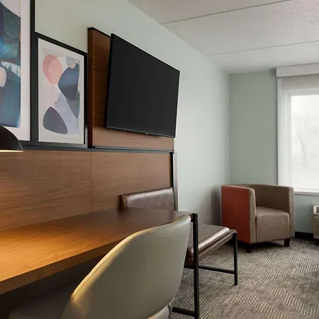 Wingate By Wyndham Green Bay-3