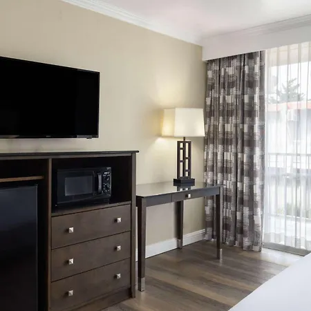 Travelodge By Wyndham Monterey Bay-3