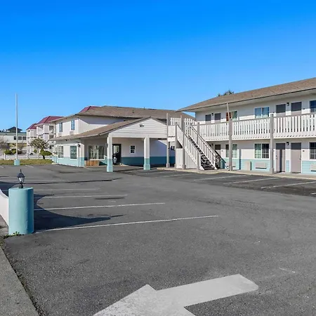 Super 8 By Wyndham Crescent City-2