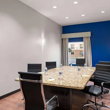 La Quinta By Wyndham Denton - University Drive-3