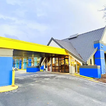 Days Inn By Wyndham Rutland/Killington Area-2