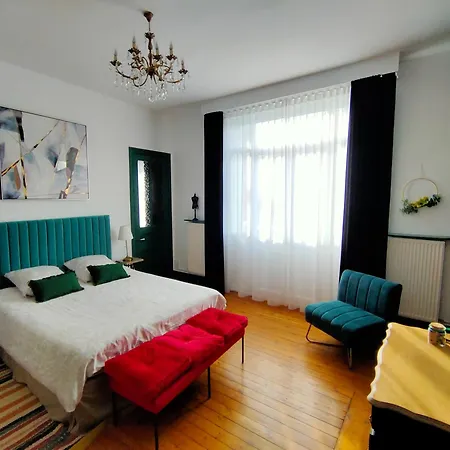 A La Villa Perroy les chambres sont spacieuses et les petit-déjeuners offerts-2
