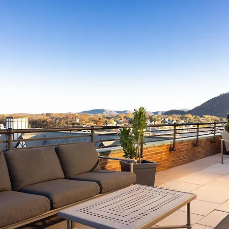 Hotel Roanoke & Conference Center, Curio Collection By Hilton-3