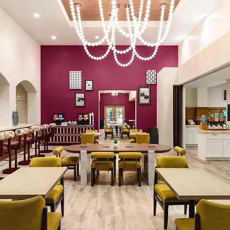 Hampton Inn Tropicana-2