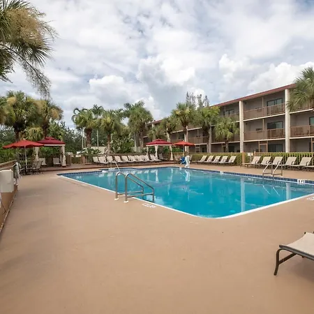 Red Roof Inn Plus+ & Suites Naples Downtown-5Th Ave S-3