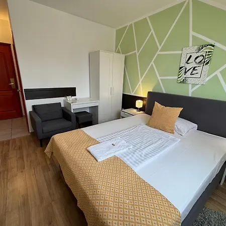 Hotel Gloria Budapest City Center-3