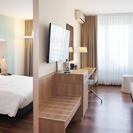 Courtyard By Marriott Dresden-3