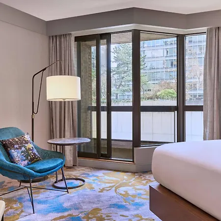 Metropolitan Hotel Vancouver-3