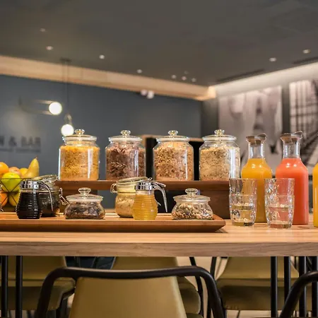 Courtyard By Marriott Paris Arcueil-3