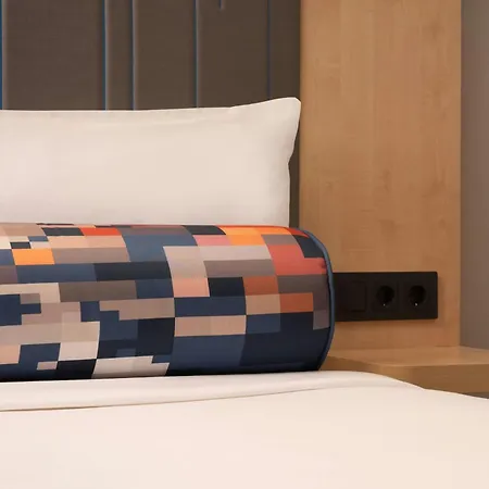 Aloft By Marriott Madrid Gran Via-3