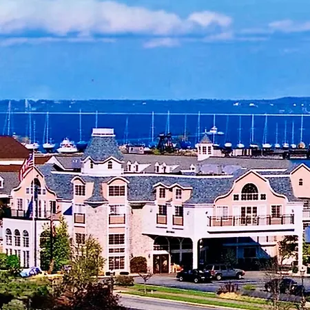 Hamilton Inn Select Beachfront Mackinaw City-2