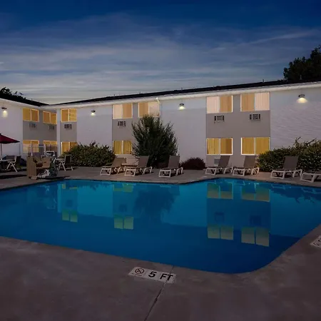 Econo Lodge-2