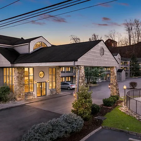 Quality Inn & Suites At Dollywood Lane-2
