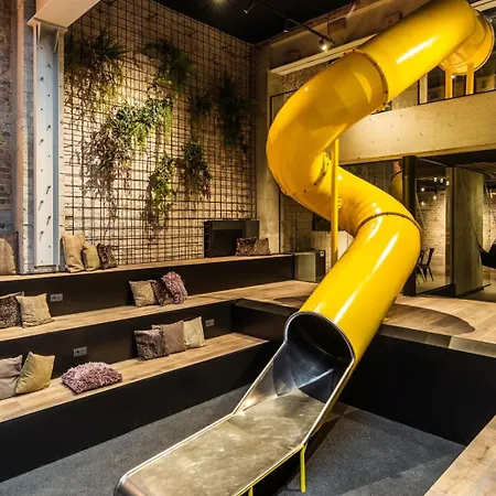 Upstairs Hotel-3