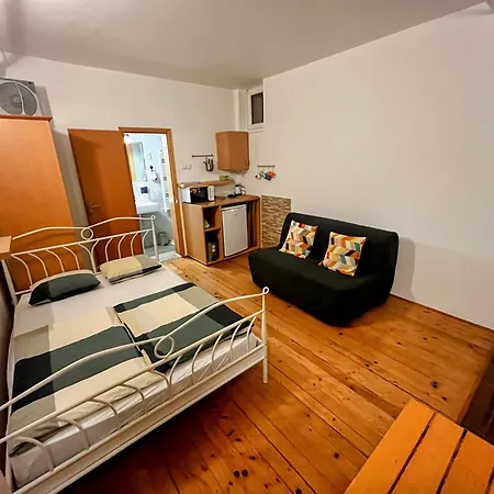 Peter Rooms-3