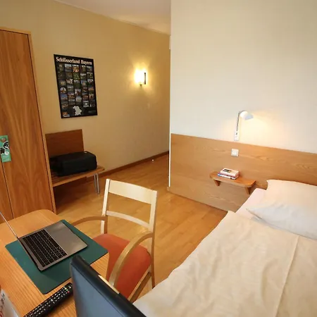 An der Persiluhr Stadt-gut-Hotel-2