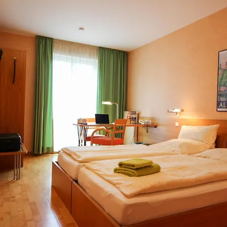 An der Persiluhr Stadt-gut-Hotel-3