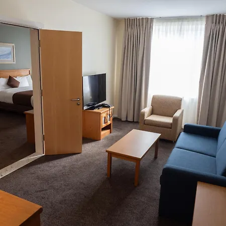 Future Inn Cardiff Bay-3