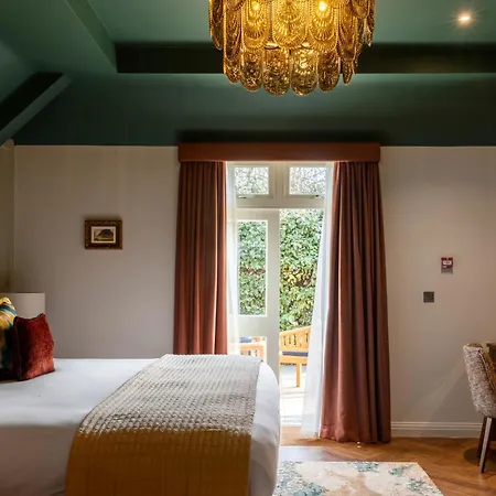 Coach & Horses Hotel-3