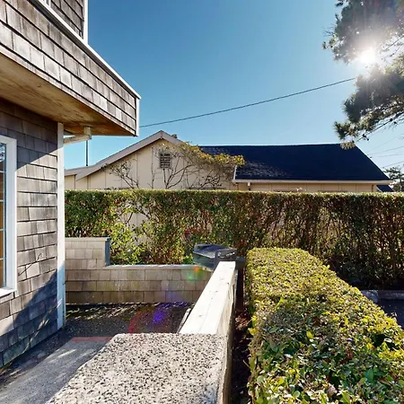 Beaches Inn | Sandpiper Pier Cottage-2