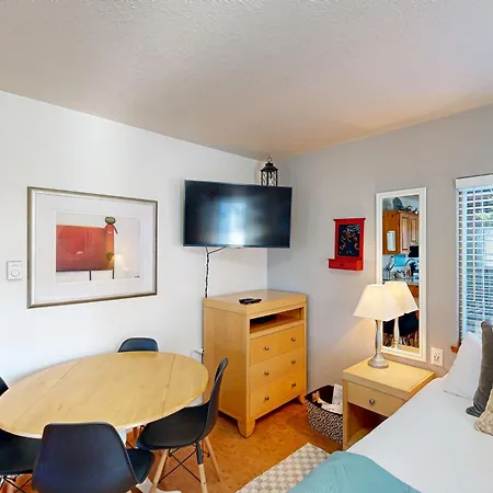 Beaches Inn | Pirates Cove Cabana 8-2