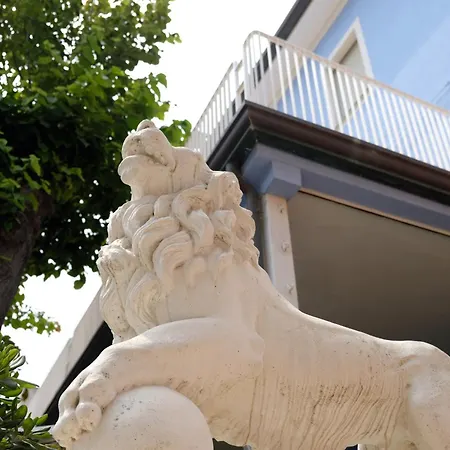 Hotel Canasta-2