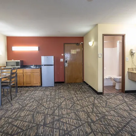 Super 8 By Wyndham Big Rapids-3