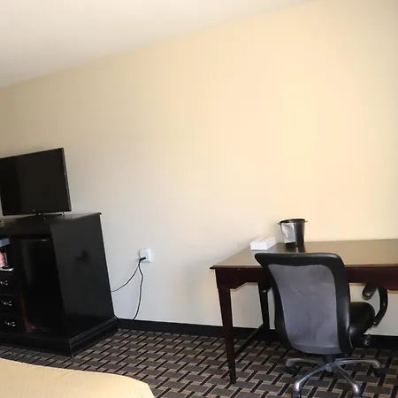 Econo Lodge Inn & Suites Wisconsin Dells-2