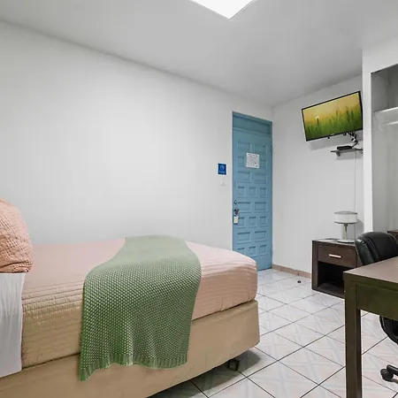 Borinquen Beach Inn-3