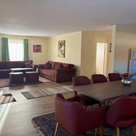 Ellen Hotel-2