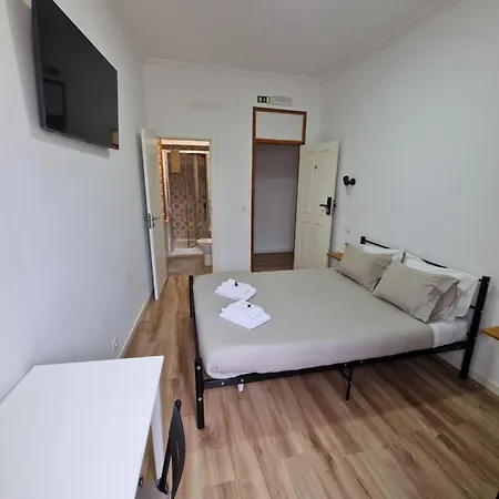 Wolley - Peniche Guesthouse-2