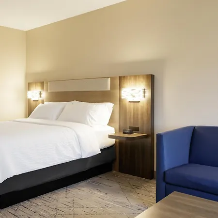 Holiday Inn Express & Suites Brady By Ihg-3