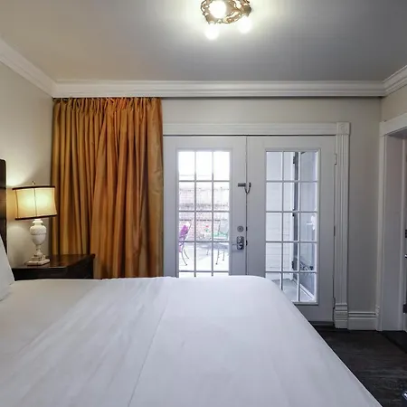 Dickson Street Inn-3
