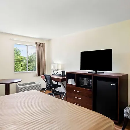 Econo Lodge Emporia-2