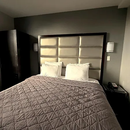 Umbrella Hotel Bronx-2