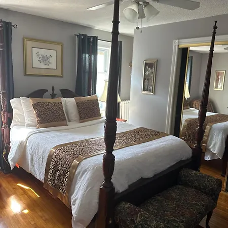Blue Gables Bed&Breakfast-2