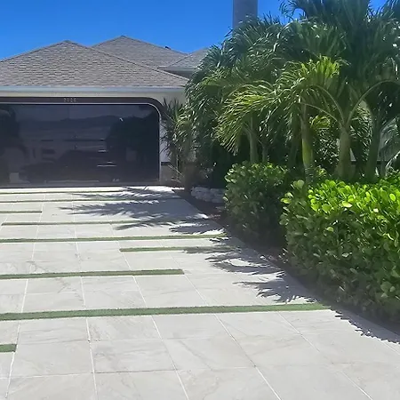 2 Private Cabanas With A Private Pool And Outdoor Kitchen-3