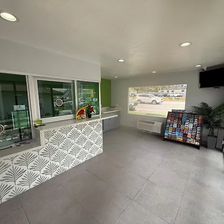 Hi-Way Host Motel-3