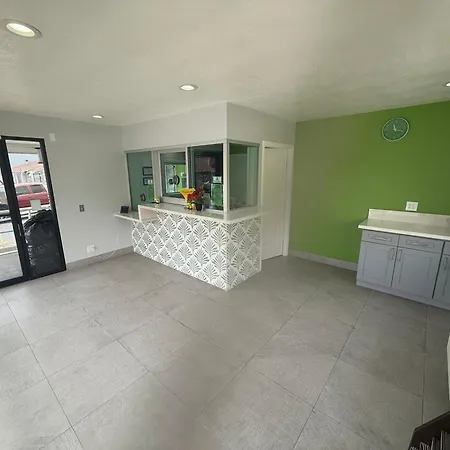 Hi-Way Host Motel-2