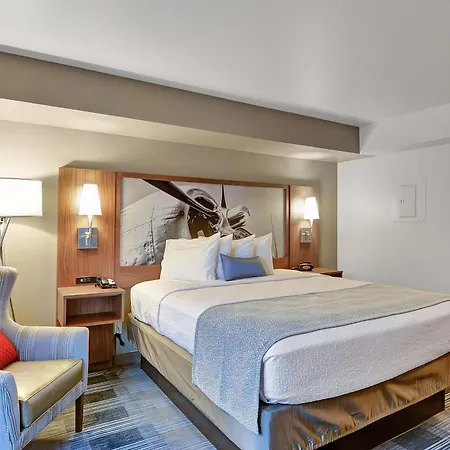 Executive Residency By Best Western Navigator Inn & Suites-2