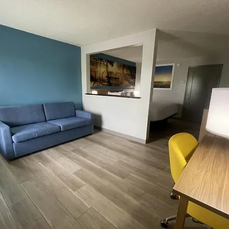 Days Inn & Suites By Wyndham York-2