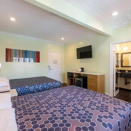 Hollywood City Inn-2