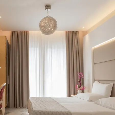 Hotel Ambassador-3