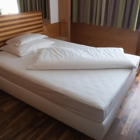 City-Hotel-2