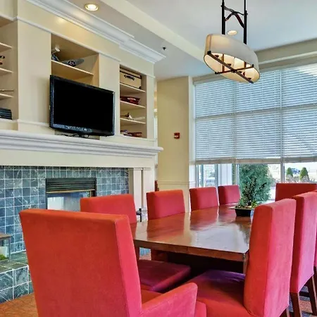 Hilton Garden Inn Oshkosh-3