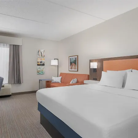 Hampton Inn Altoona-2