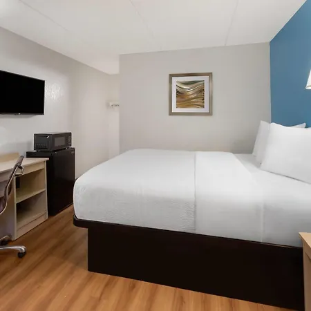 Travelodge By Wyndham Madison Heights Mi-3
