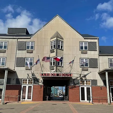 Harbor House Hotel And Marina At Pier 21-2