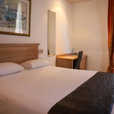 Brit Hotel Aux Sacres Reims, Centre Historique-2