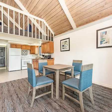 Oyster Bay Inn & Suites-2